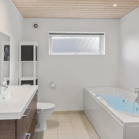 Holiday home Lovely In With Kitchen Stubbekobing